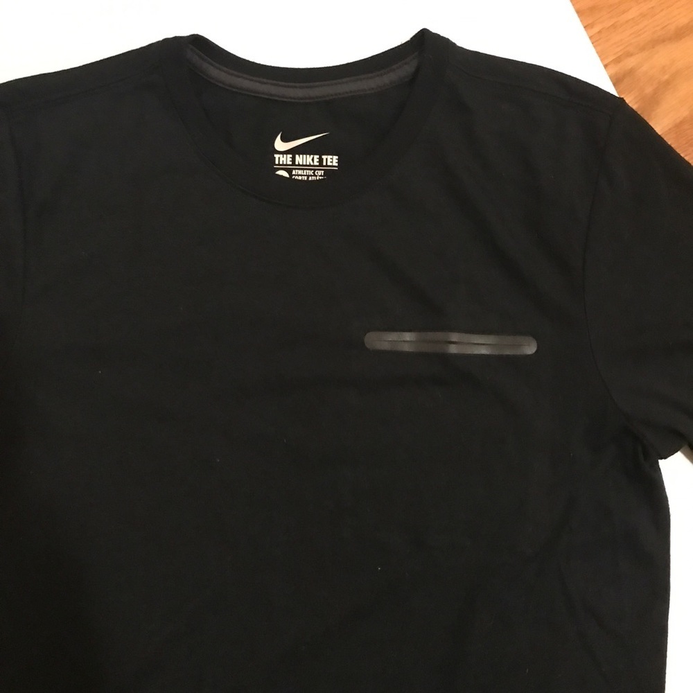 👟 The NIKE TEE